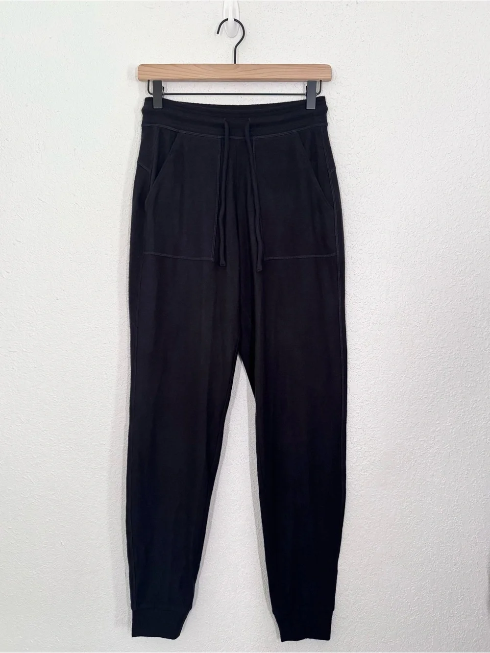 ALO Yoga AloLux Soho Jogger Sweatpants in Black Size XS